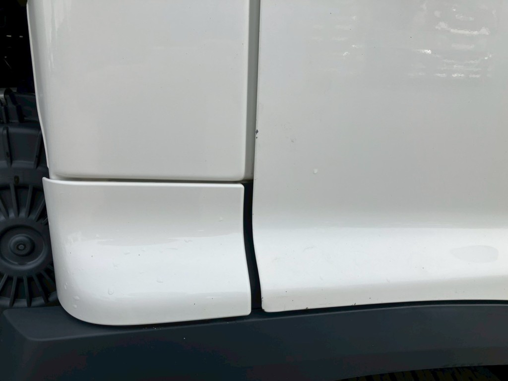 運転席側ドアにキズがあります。|日野 レンジャー 2KG-FC2ABA(2WD)の写真22