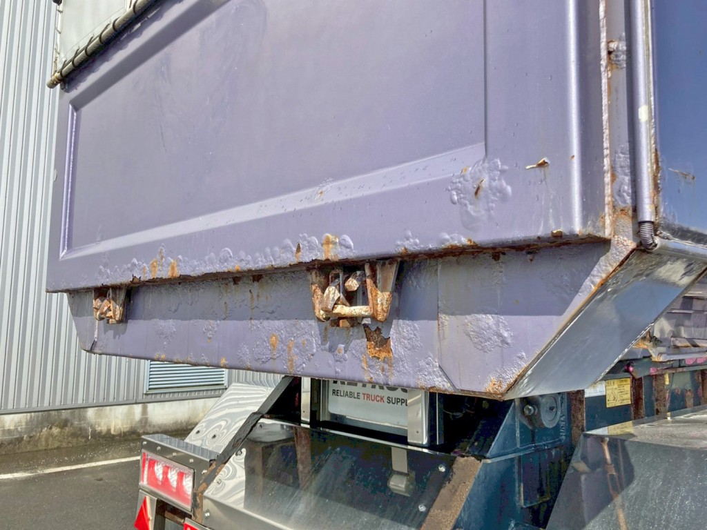 リヤ周りに浮きサビがあります。(運転席側)|コダイラ  KDA211Dの写真24