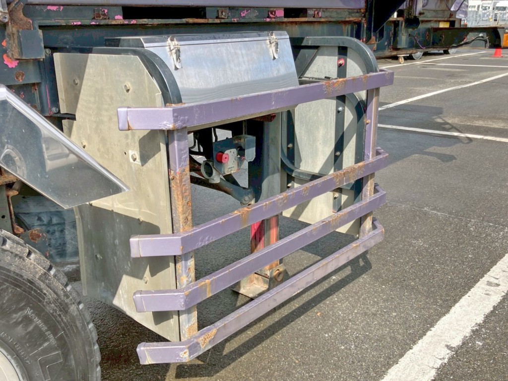 運転席側サイドバンパーにサビがあります。|コダイラ  KDA211Dの写真26