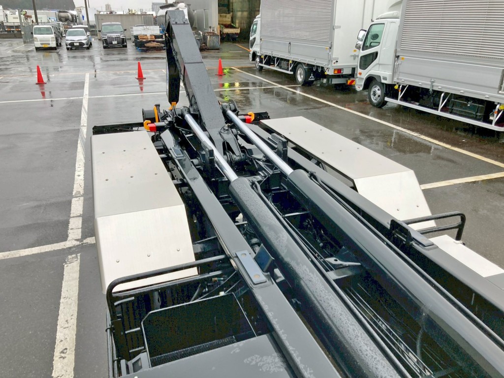 ツインシリンダーです。|三菱 スーパーグレート 2PG-FV80HYの写真10