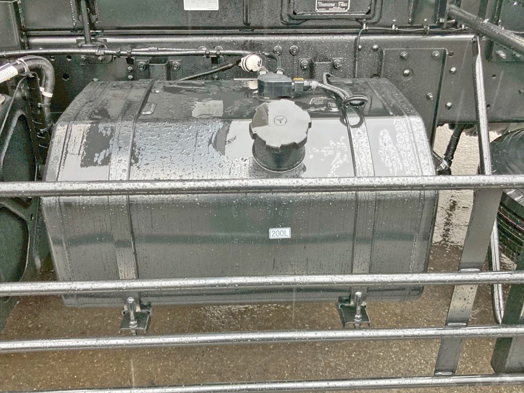 燃料タンクは200Lです。|三菱 スーパーグレート 2PG-FV80HYの写真16