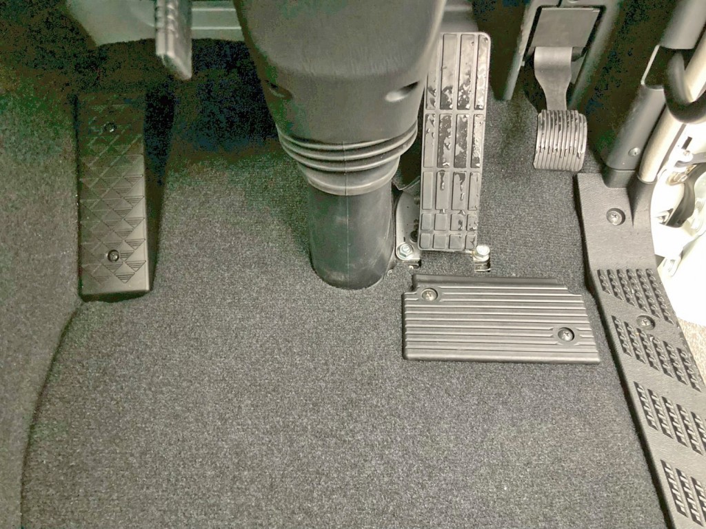 2ペダル仕様です。|三菱 スーパーグレート 2PG-FV80HYの写真20