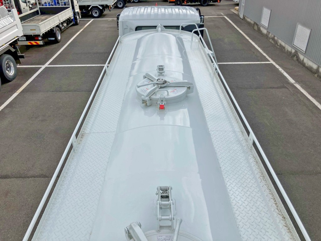 後方から見た状態です。|三菱 スーパーグレート 2PG-FU84VZの写真9