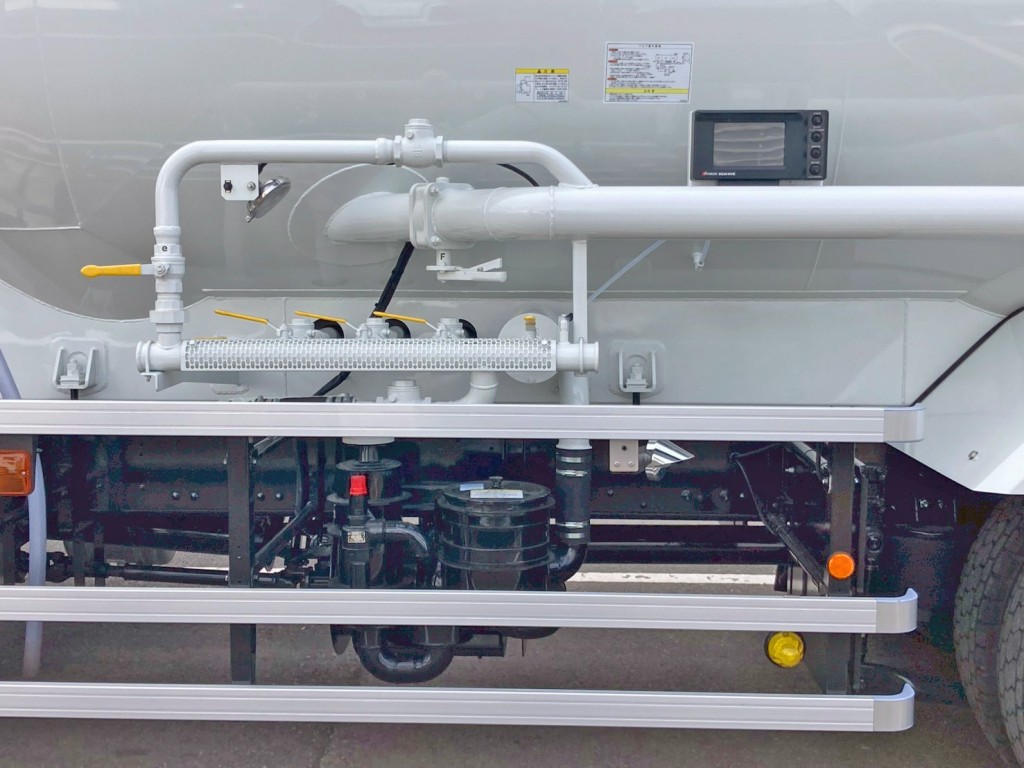 助手席側の配管周りの状態です。|三菱 スーパーグレート 2PG-FU84VZの写真13