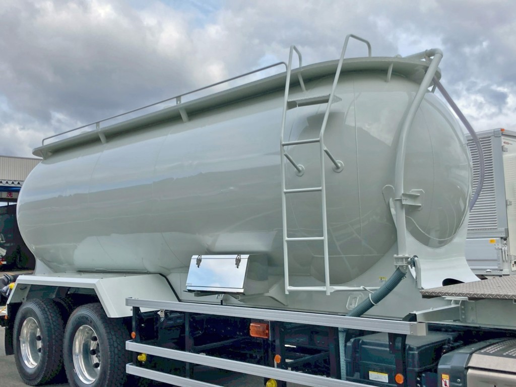 タンクの外観状態です。(運転席側)|三菱 スーパーグレート 2PG-FU84VZの写真21