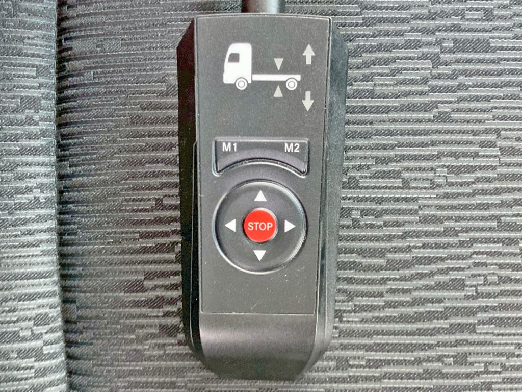 エアサスのコントローラーです。|三菱 スーパーグレート 2PG-FU84VZの写真27