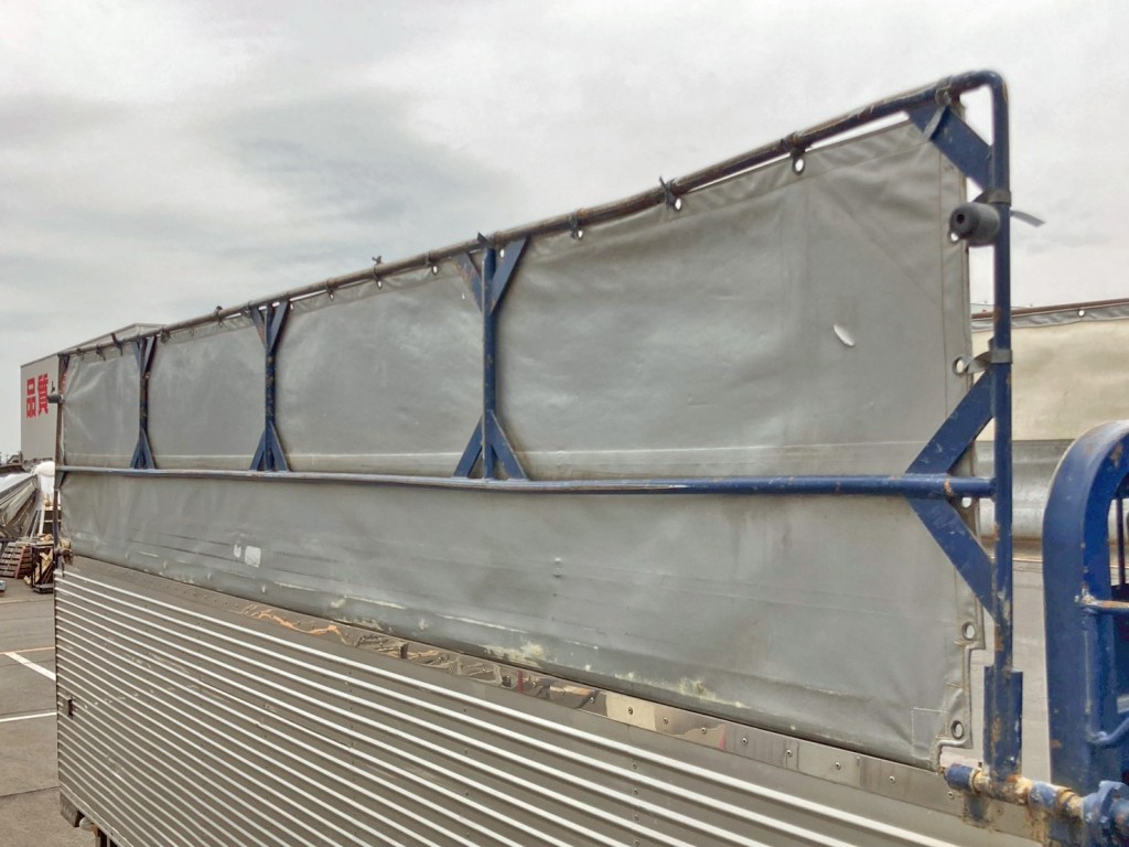 運転席側コボレーン骨組みに曲がり・シートに破れ・パッチ当て箇所があります。|UDトラックス クオン QKG-CW5XLの写真26