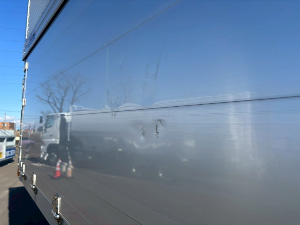 助手席側アオリにヘコミ傷あります。|フルハーフ  DFPTF341A改の写真15