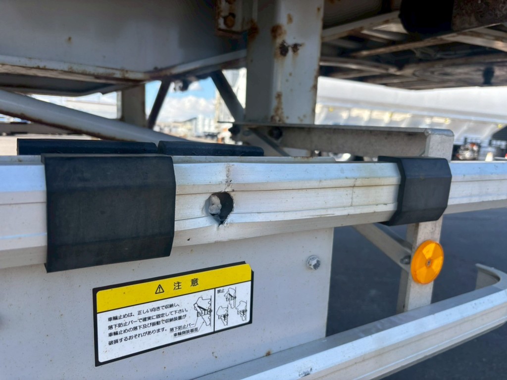 運転席側サイドバンパー穴・ヘコミあります。|フルハーフ  DFPTF341A改の写真18