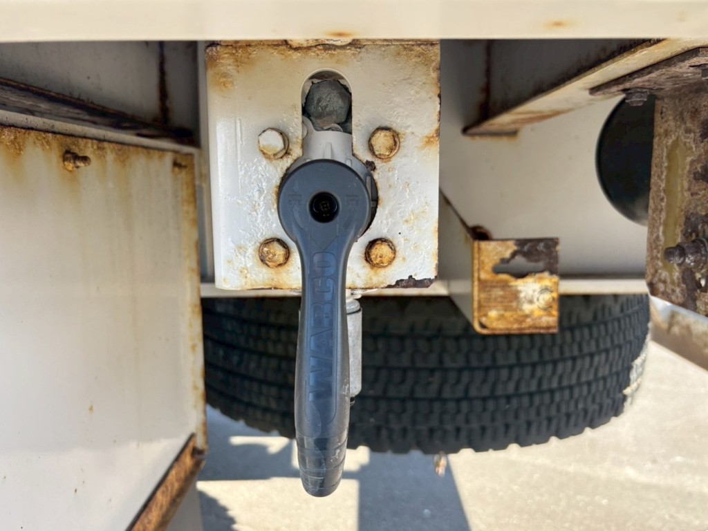 エアサスの昇降レバーです。|フルハーフ  DFPTF341A改の写真21