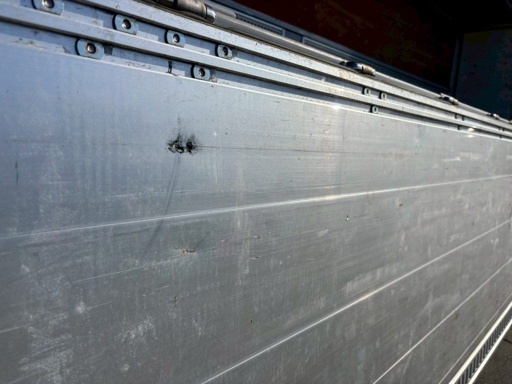 助手席側アオリ内側にヘコミ傷あります。|フルハーフ  DFPTF341A改の写真32