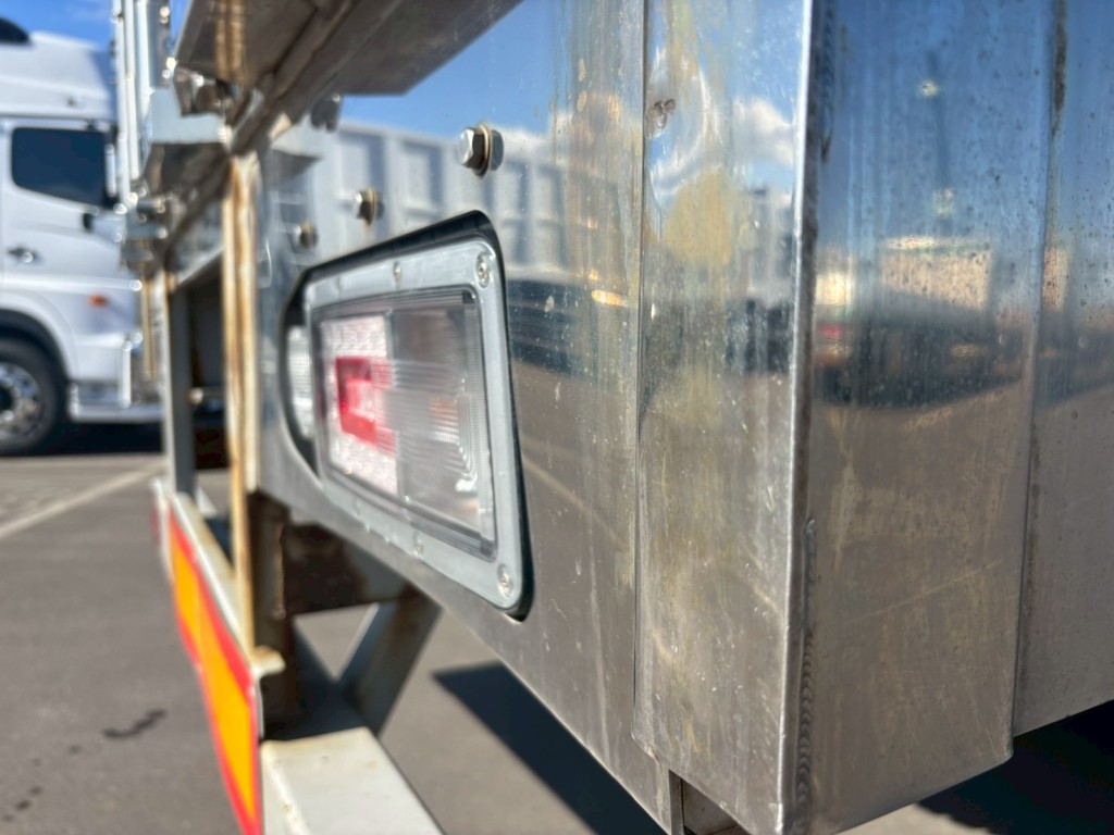 運転席側リヤレール（テールランプ取付部）曲がりあります。|フルハーフ  DFPTF341A改の写真47