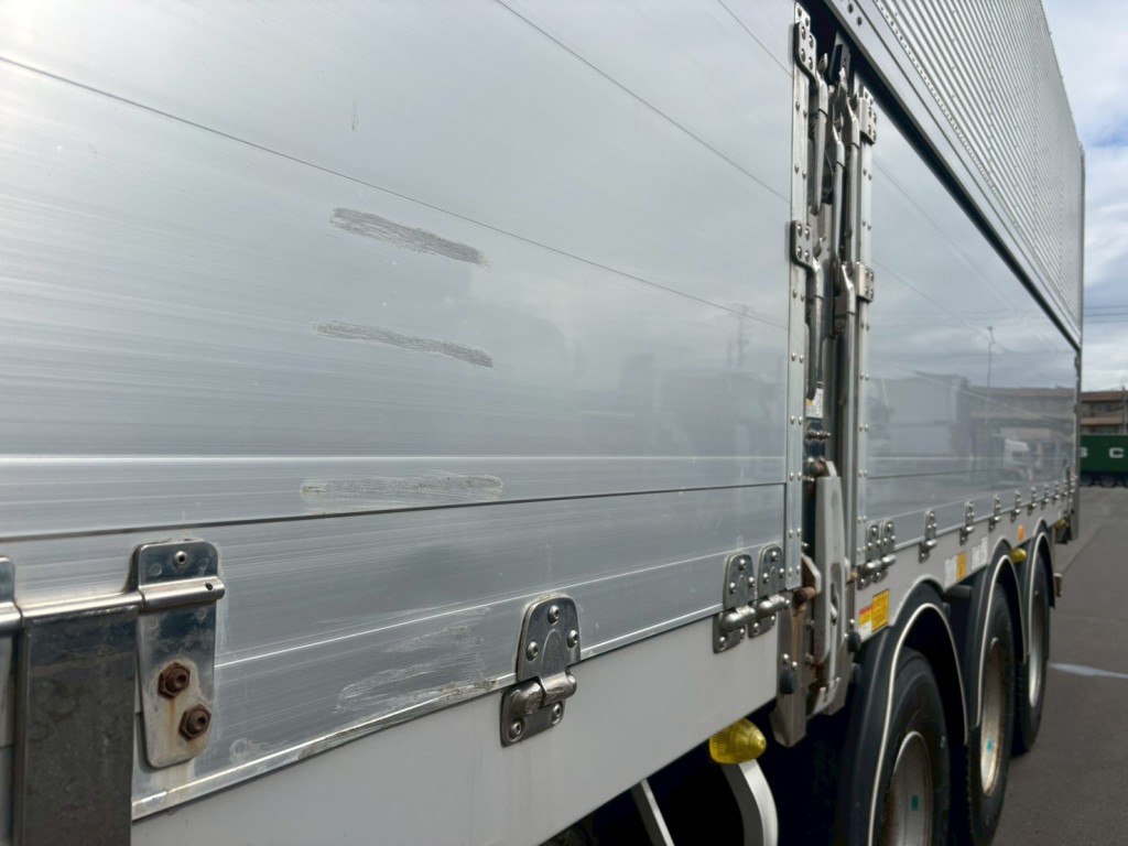 助手席側アオリにヘコミ傷あります。|フルハーフ  DFPTF341A改の写真14