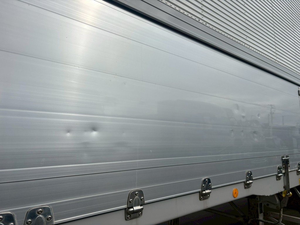 助手席側アオリにヘコミ傷あります。|フルハーフ  DFPTF341A改の写真16