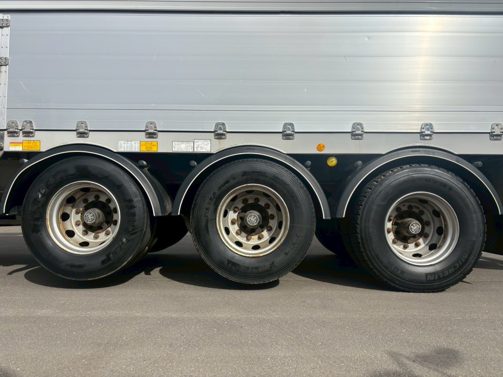 リフトアクスル機能付きです。(前2軸がリフトアップします)|フルハーフ  DFPTF341A改の写真28