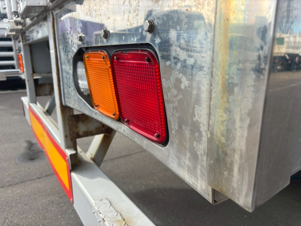 運転席側リヤレール（テールランプ取付部）曲がりあります。|フルハーフ  DFPTF341A改の写真36