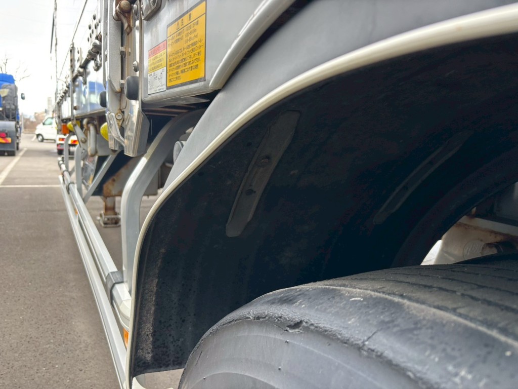 助手席側1軸目フェンダー変形あります。|フルハーフ  DFPTF341A改の写真39