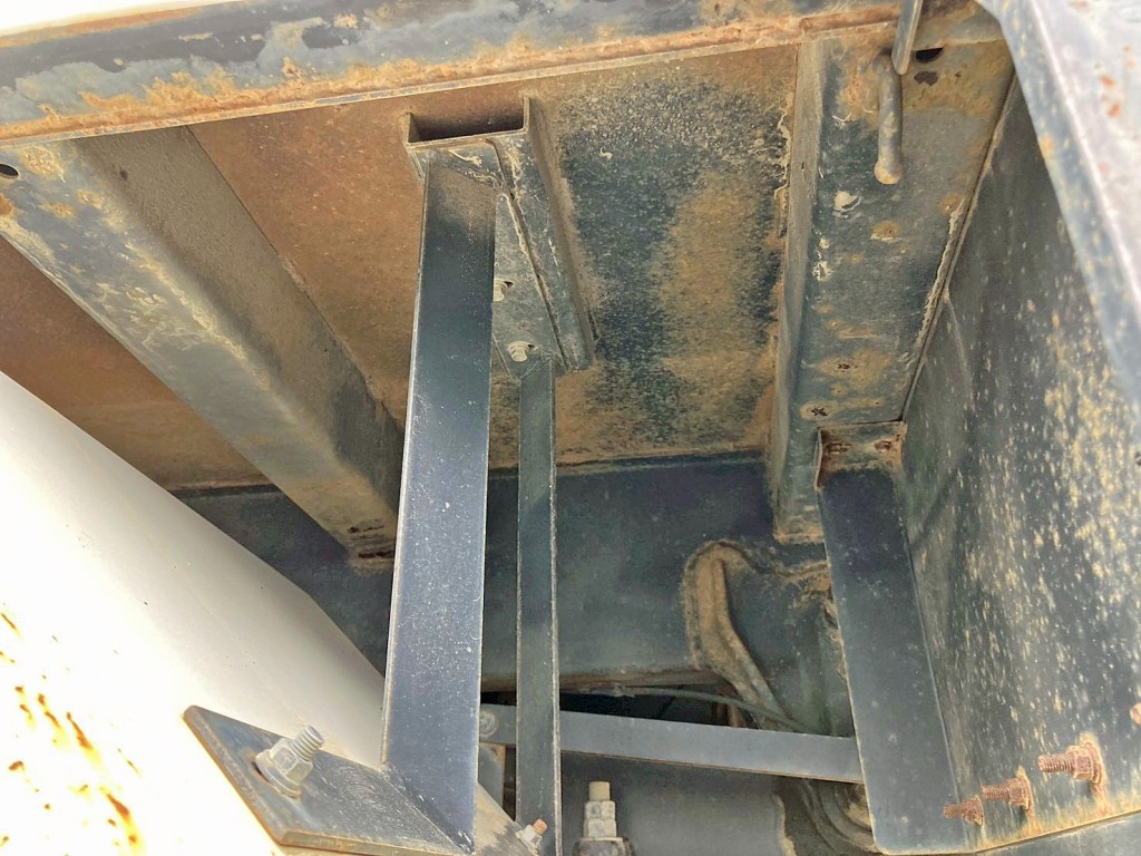 シャーシとネタの状態です。(縦ネタ・横ネタは鉄製です)|三菱 スーパーグレート QKG-FV50VXの写真6