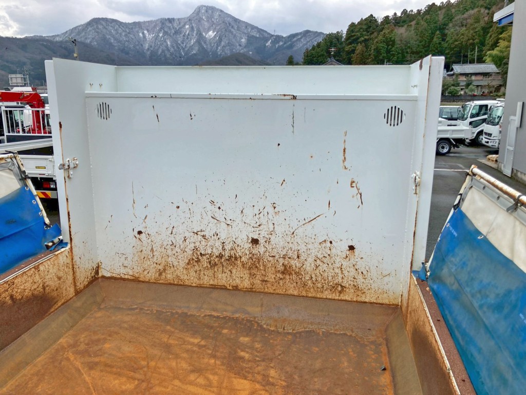 ボディー前方左右にコボレーンストッパーが付いています。|三菱 スーパーグレート QKG-FV50VXの写真12