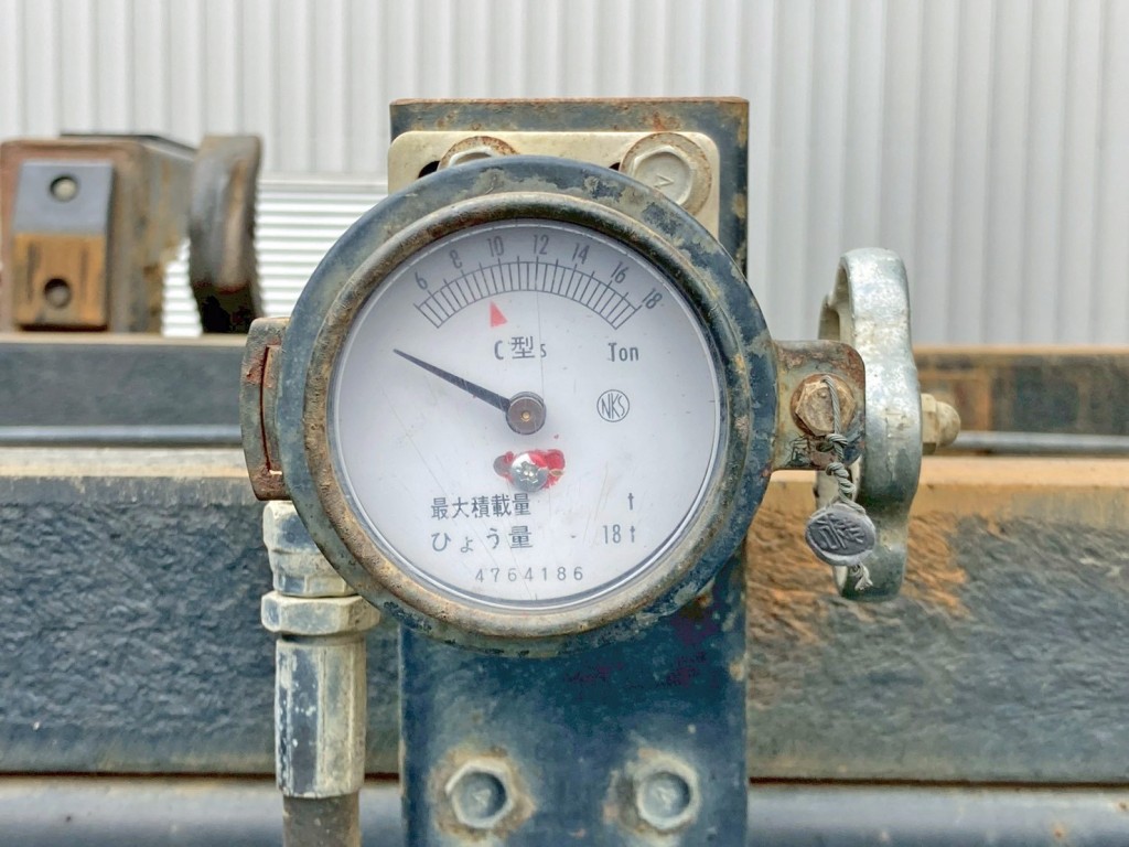 自重計です。|三菱 スーパーグレート QKG-FV50VXの写真21