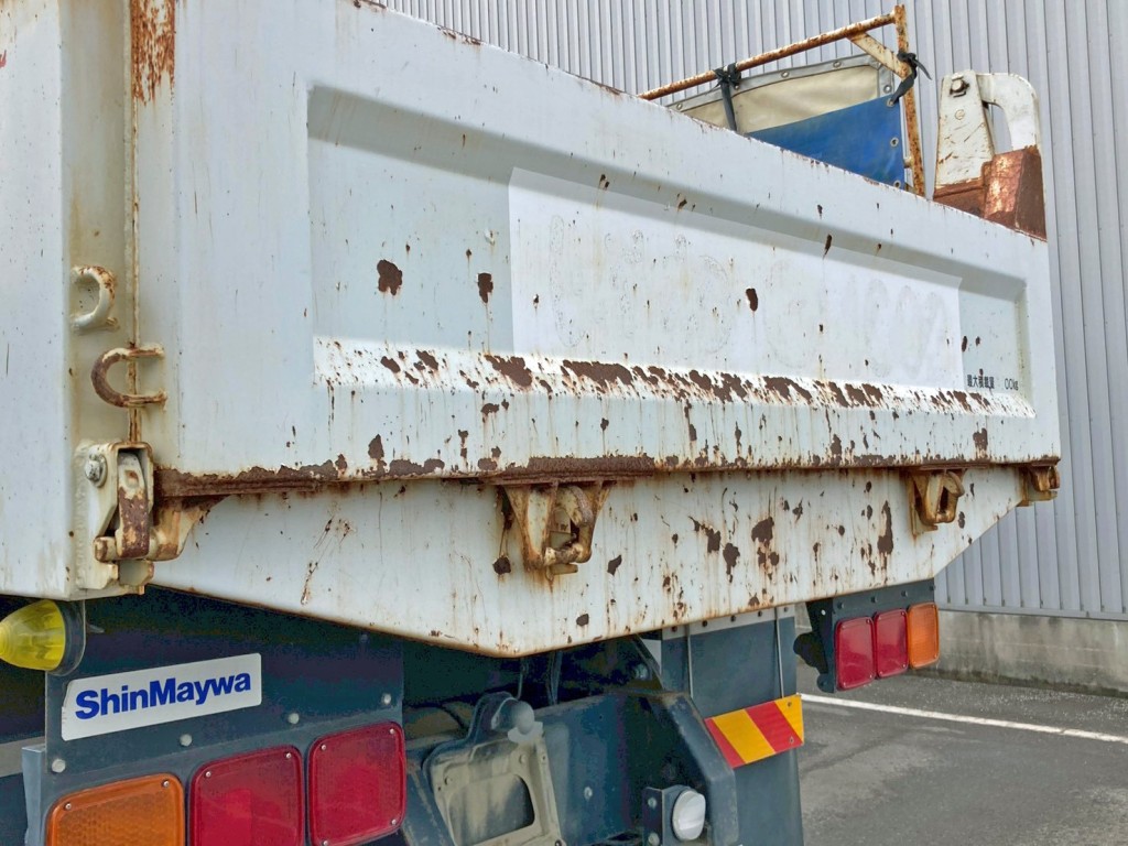 リヤゲート全体にサビがあります。(助手席側)|三菱 スーパーグレート QKG-FV50VXの写真24