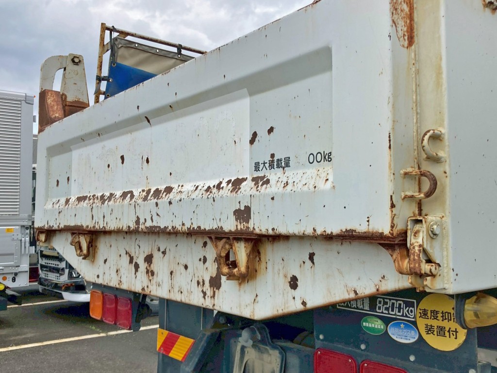 リヤゲート全体にサビがあります。(運転席側)|三菱 スーパーグレート QKG-FV50VXの写真25