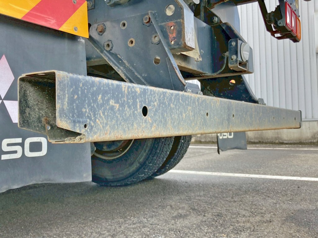 リヤバンパー助手席側カバー欠品しています。|三菱 スーパーグレート QKG-FV50VXの写真26