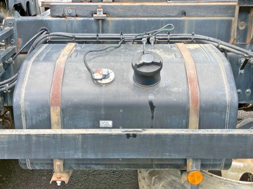 燃料タンクは200Lです。|三菱 スーパーグレート QKG-FV50VXの写真34
