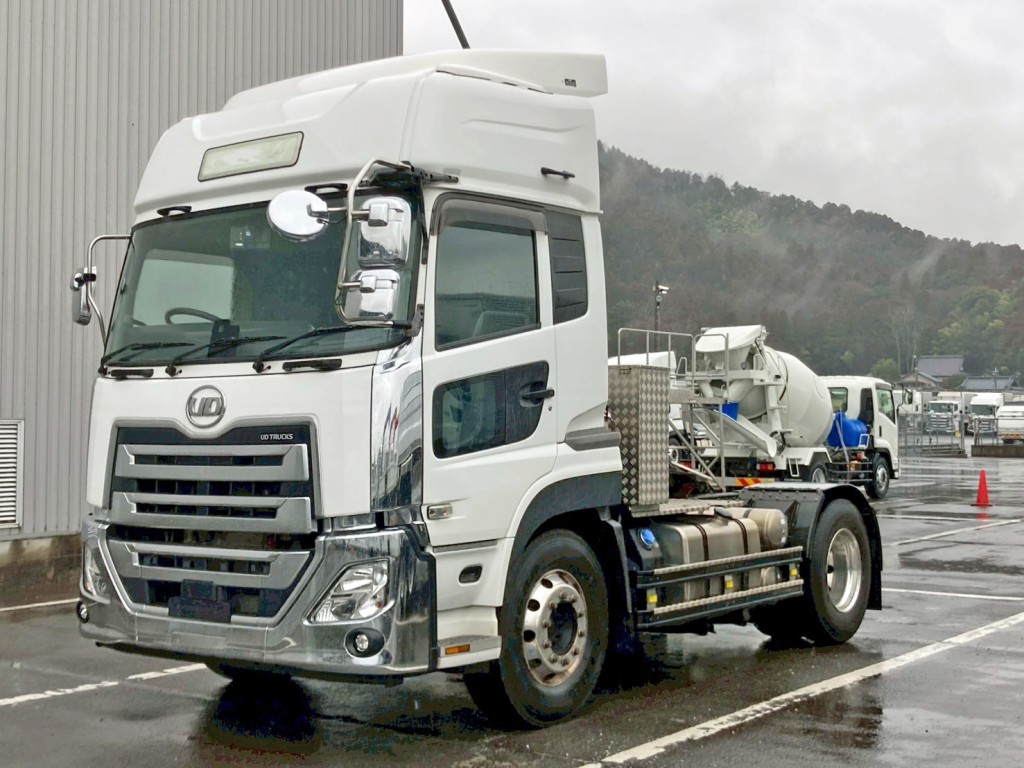 フロント周り、メッキパーツで飾っています|UDトラックス クオン 2PG-GK5AADの写真1