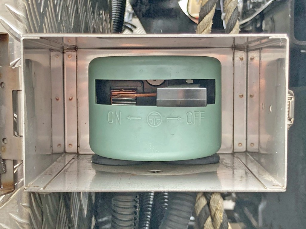 メタルコンセントの電源スイッチです。|UDトラックス クオン 2PG-GK5AADの写真14