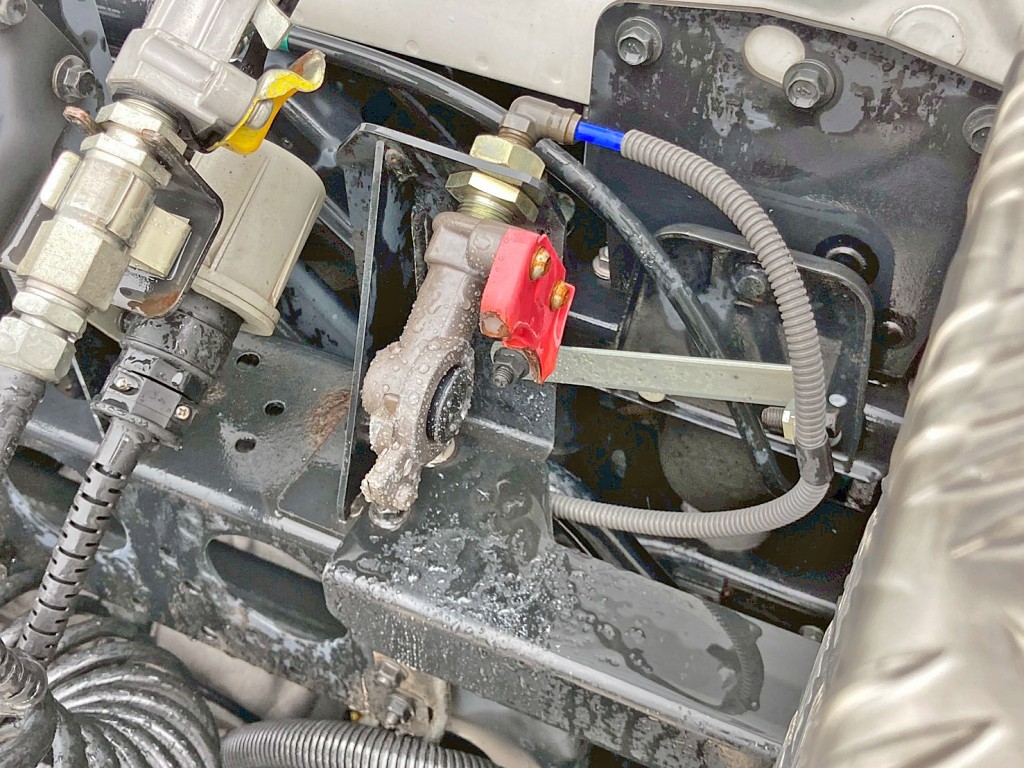 スライドカプラロック解除用エアチャックです。(エアー漏れあり・ロック解除は正常)|UDトラックス クオン 2PG-GK5AADの写真15