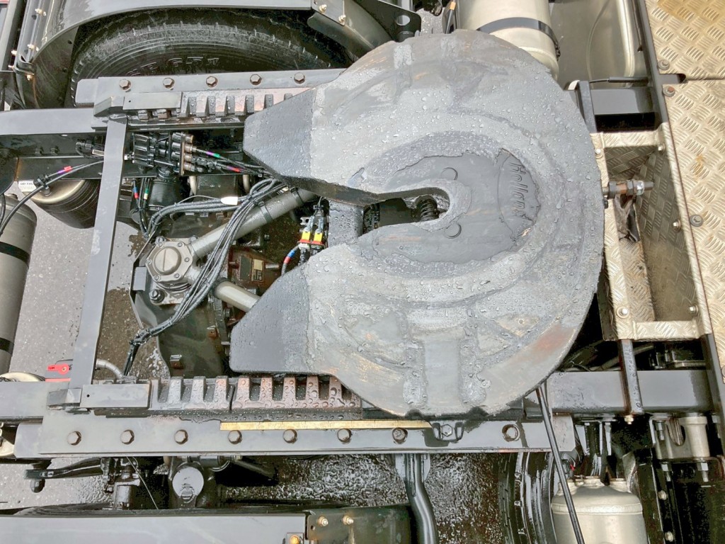 カプラはスライドします。|UDトラックス クオン 2PG-GK5AADの写真18