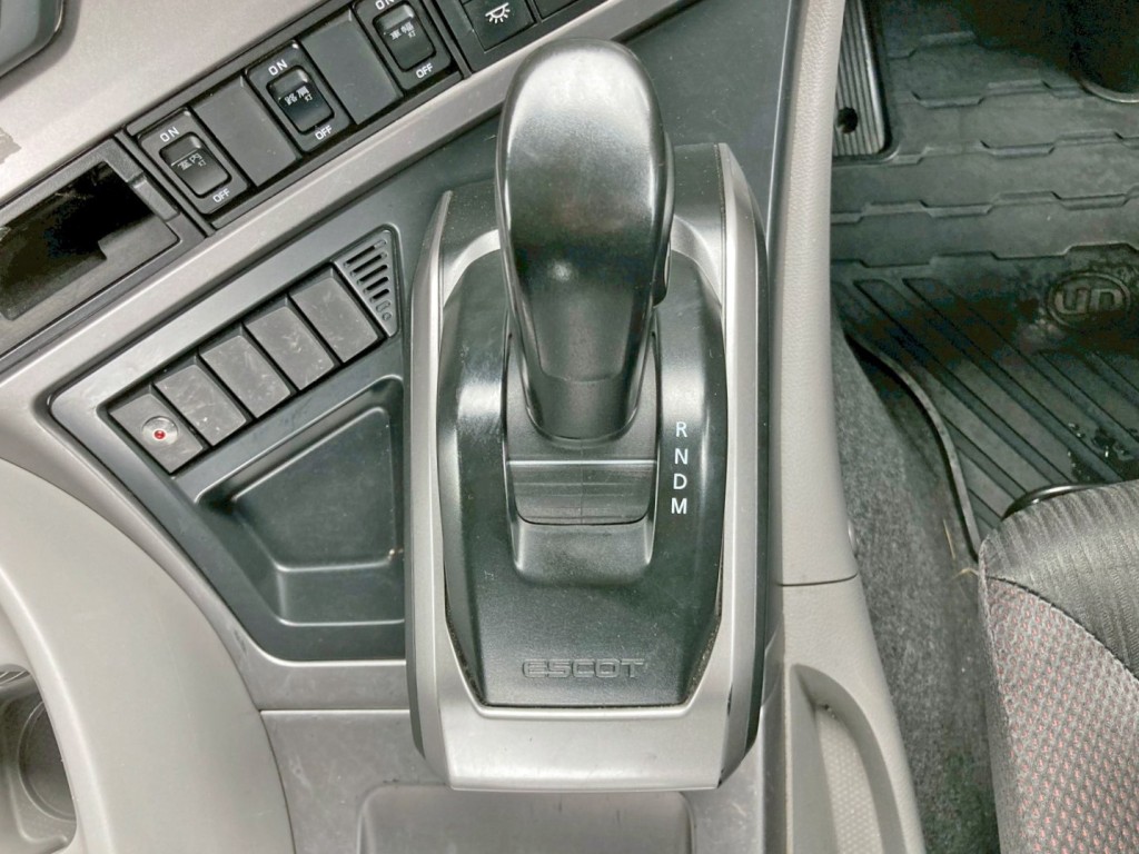 エスコットⅥです。|UDトラックス クオン 2PG-GK5AADの写真27