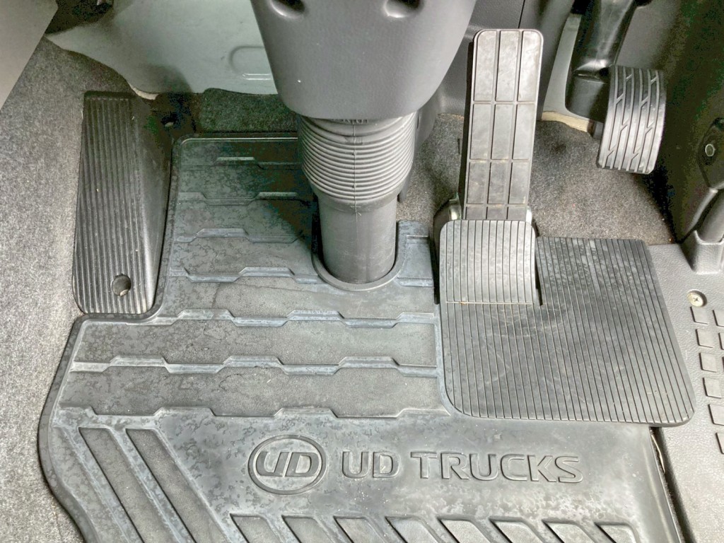 2ペダル仕様です。|UDトラックス クオン 2PG-GK5AADの写真28