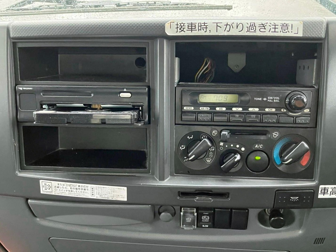 コンソールボックスが欠品しています。|いすゞ フォワード SKG-FRR90S2(2WD)の写真34