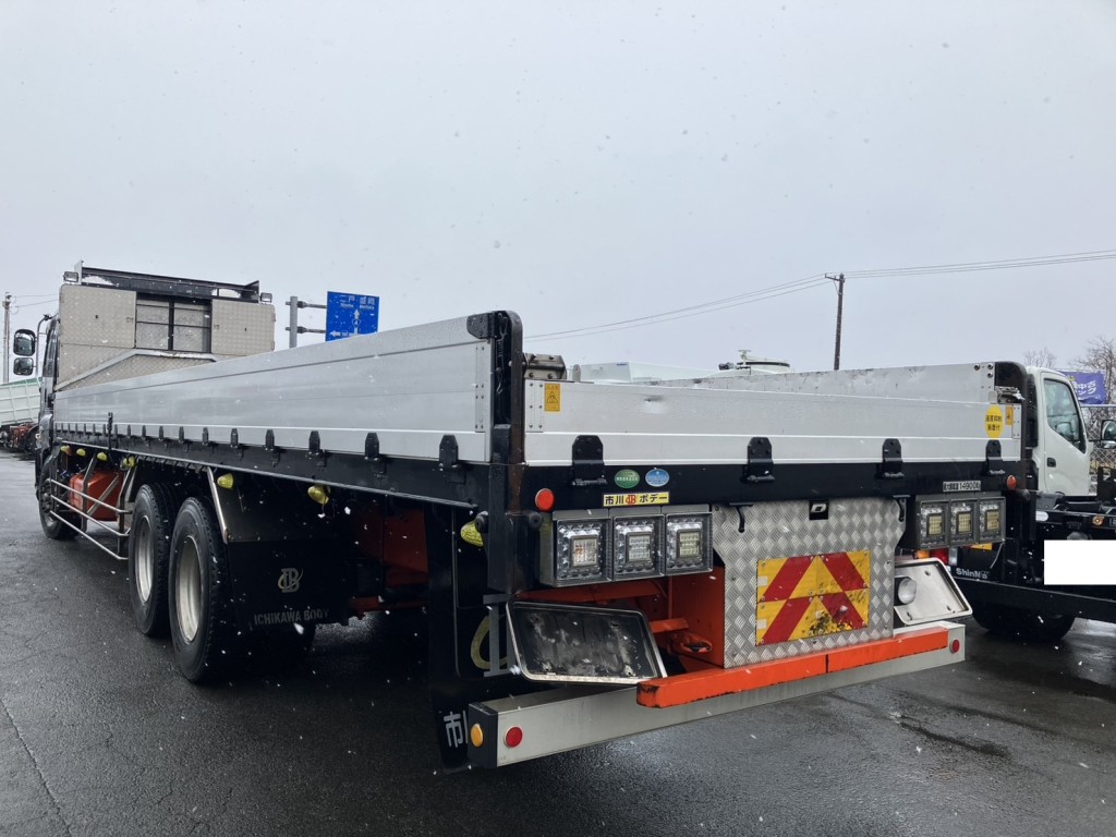 いすゞ ギガ QKG-CYL77Aの写真3