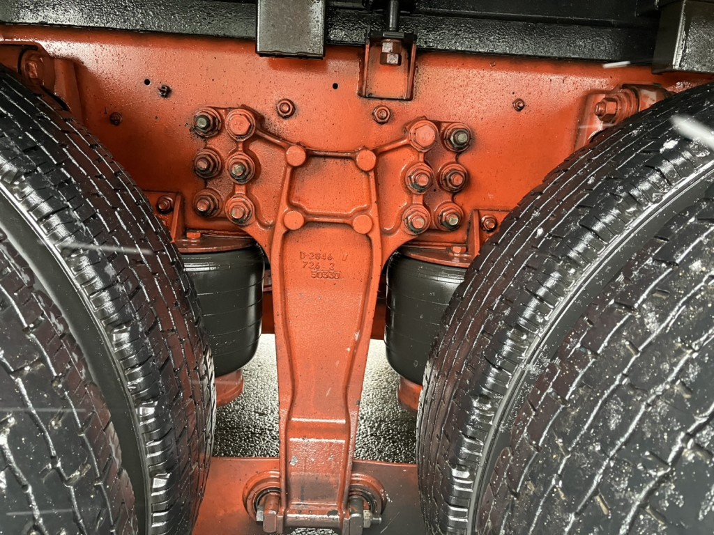 いすゞ ギガ QKG-CYL77Aの写真6