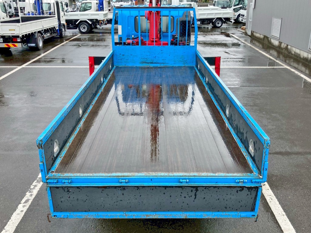 床は板張りです。|日野 レンジャー ADG-FD7JLWA(2WD)の写真9