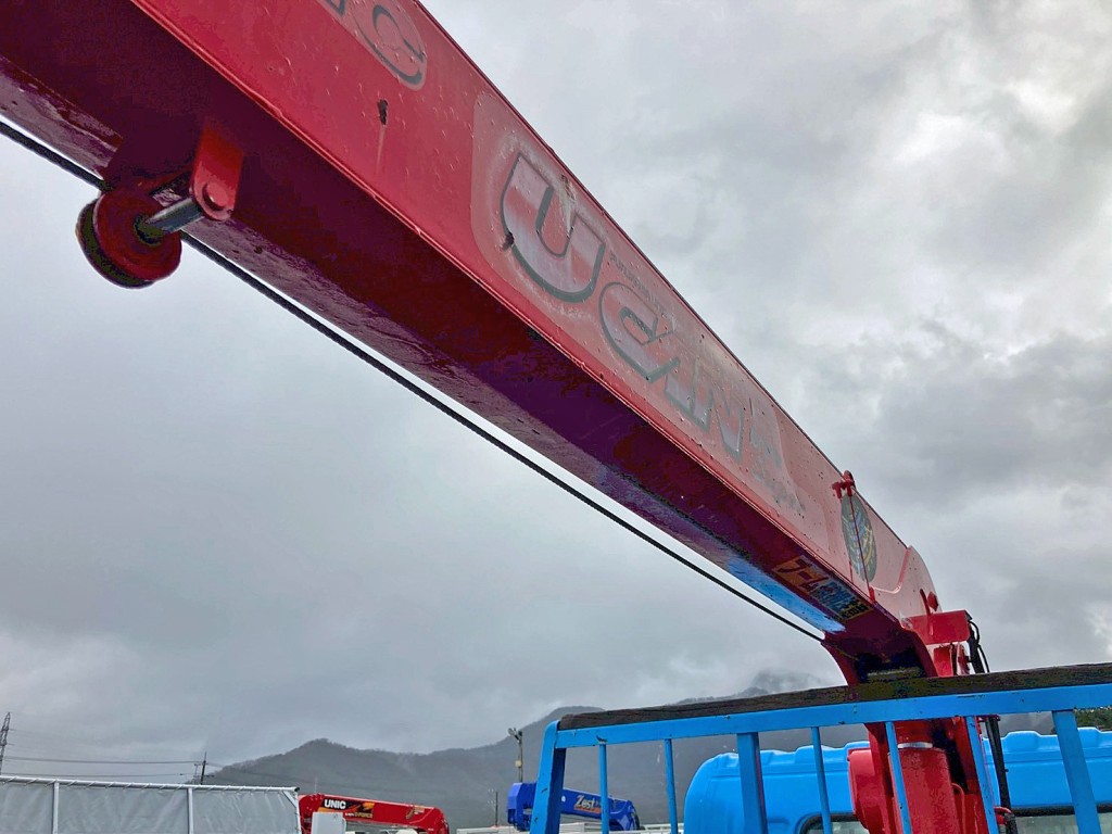 ブーム1段目下部にヘコミがあります。|日野 レンジャー ADG-FD7JLWA(2WD)の写真13