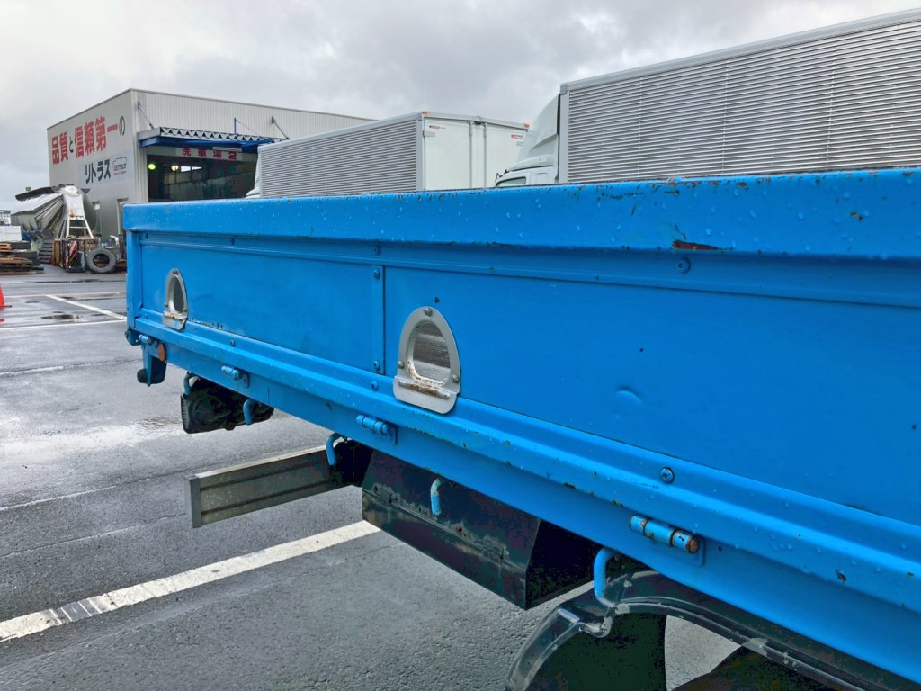 運転席側アオリ後方にキズ・ヘコミ・サビがあります。|日野 レンジャー ADG-FD7JLWA(2WD)の写真19