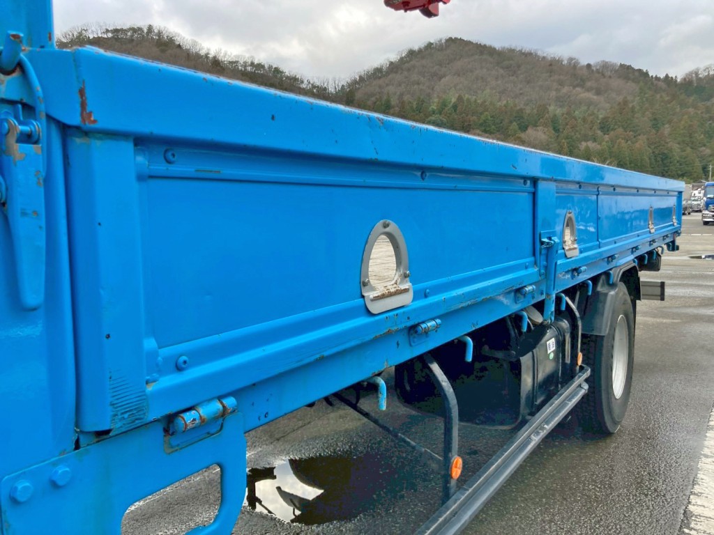 助手席側アオリの所々に小キズ・ヘコミがあります。(前方)|日野 レンジャー ADG-FD7JLWA(2WD)の写真20