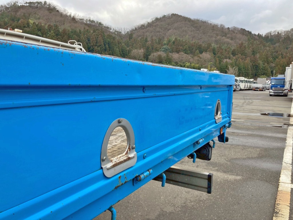 助手席側アオリ後方上部にヘコミがあります。|日野 レンジャー ADG-FD7JLWA(2WD)の写真22