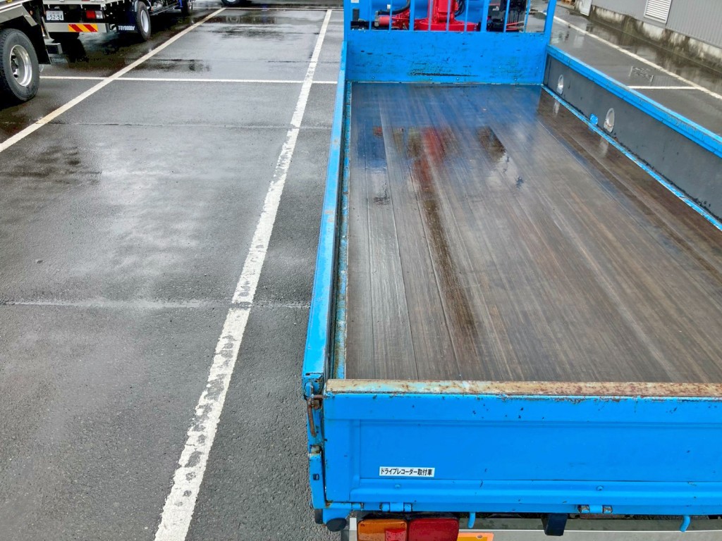 助手席側アオリに少々膨らみがあります。|日野 レンジャー ADG-FD7JLWA(2WD)の写真24