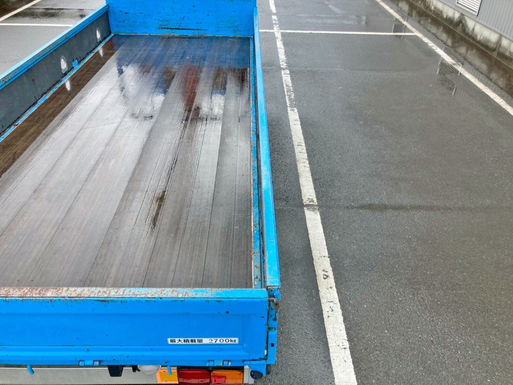 運転席側アオリに少々膨らみがあります。|日野 レンジャー ADG-FD7JLWA(2WD)の写真25