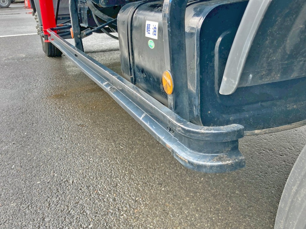 助手席側サイドバンパーに曲がりがあります。|日野 レンジャー ADG-FD7JLWA(2WD)の写真33