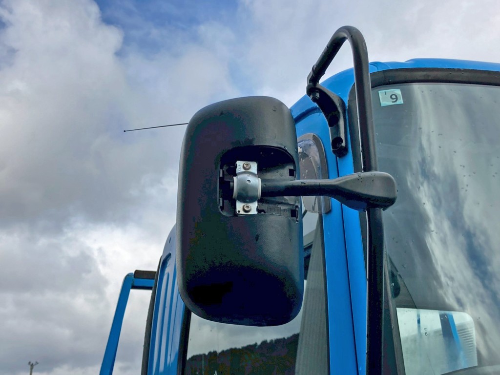 運転席側サイドミラー取り付け部カバー欠品しています。|日野 レンジャー ADG-FD7JLWA(2WD)の写真40