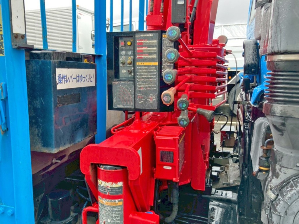 アウトリガーは丸脚・差し違い式です。|日野 レンジャー ADG-FD7JLWA(2WD)の写真41