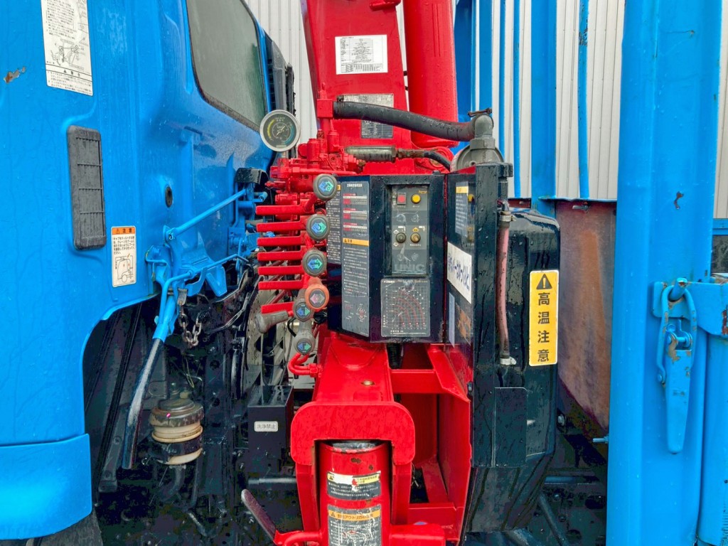 クレーンの操作レバーです。|日野 レンジャー ADG-FD7JLWA(2WD)の写真43