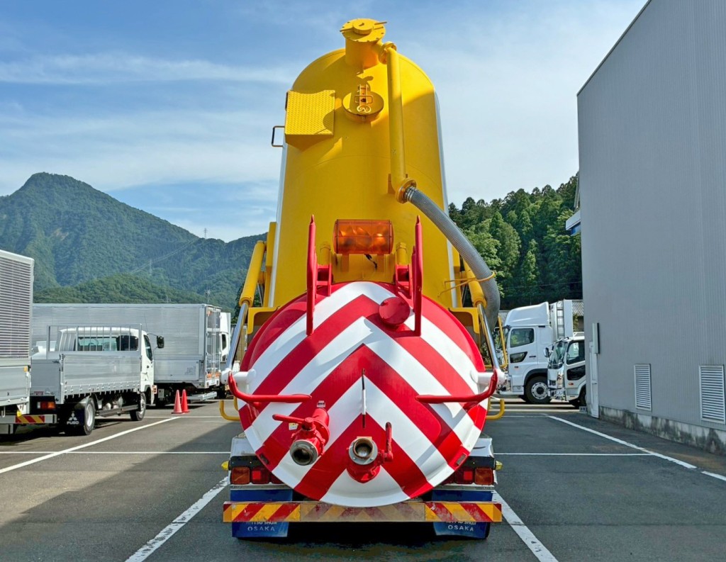 タンクをダンプアップした状態です。|三菱 ファイター QDG-FQ62F(6x4)の写真14