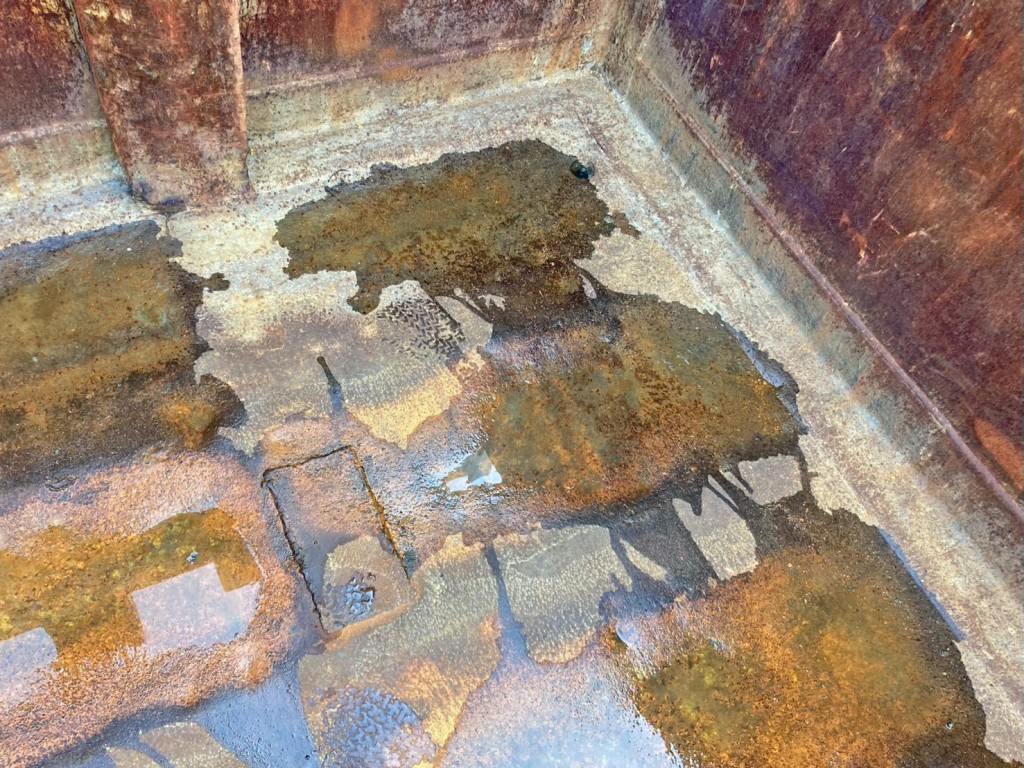 床板前方運転席側にパッチ当て箇所があります。|三菱 ファイター QDG-FQ62Fの写真36